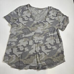 American Eagle Top Women’s Green Camouflage Short Sleeve Size Large V Neck